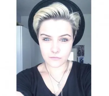 Profile picture for user Hannah Whiston